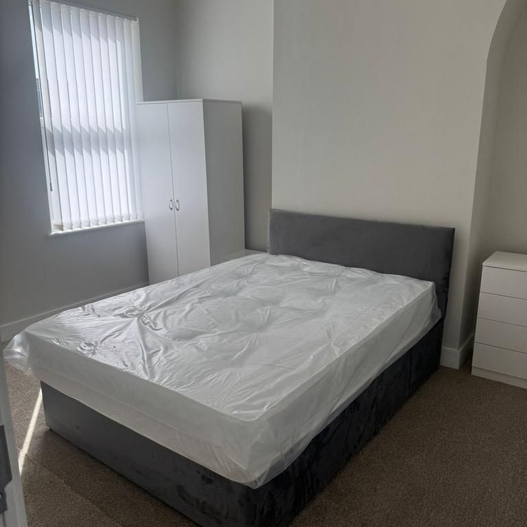 5 bedroom house of multiple occupation to rent - Photo 1