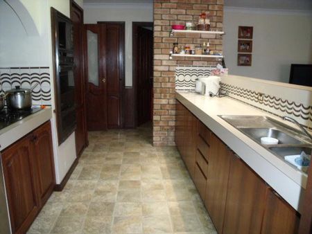 Lovely Family Home! - Photo 4