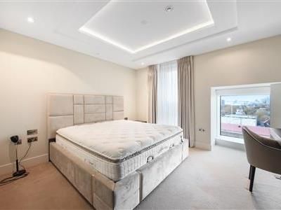 Kensington High Street, W14 - Photo 1