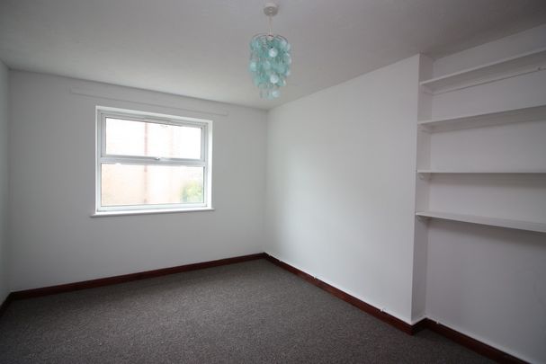 2 bed apartment to rent in High Street, Crediton, EX17 - Photo 1