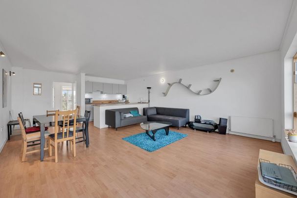 3 bedroom flat to rent - Photo 1