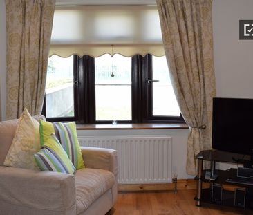 Huge room in 3-bedroom apartment in Tallaght, Dublin - Photo 3