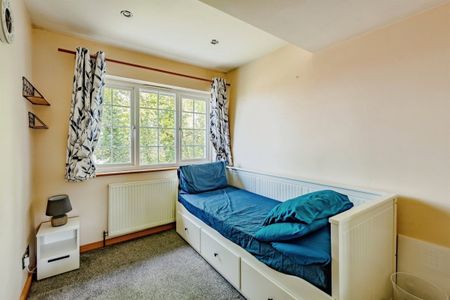 Ranmore Close, CRAWLEY - Photo 2