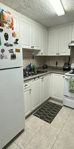 2bd/1ba - SUITE in convenient area by Nanaimo Station (OCT 15/NOV 1) - Photo 3