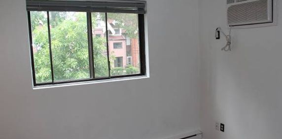 Renovated bachelor for rent. Rent inclusive. - Photo 2