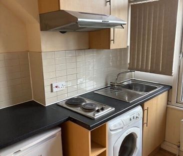 High Street, London - Photo 2