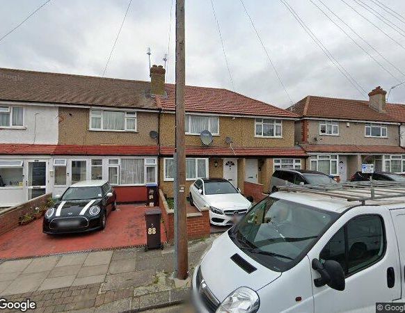 2 Bed Terraced House, Leyburn Road, N18 - Photo 1