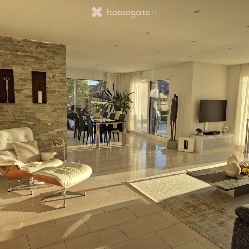 4.5 Room Apartment, 160m2, Lakeview, Pool, 2 Garage Parkings - Foto 1