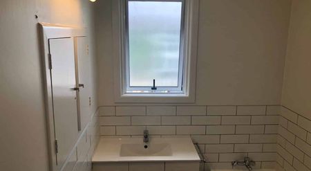 Family home in great location - Photo 2