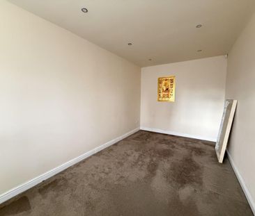 4 bedroom semi-detached house to rent - Photo 5