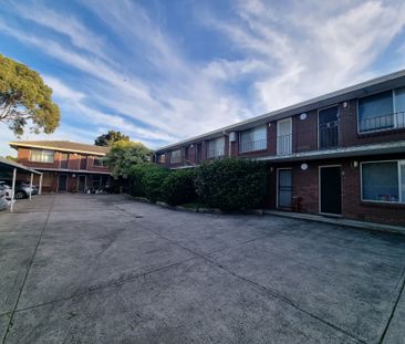 Conveniently Located One-Bedroom Flat in Mentone - Photo 3