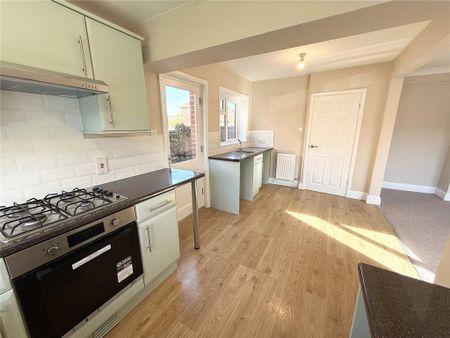3 bedroom semi-detached house to rent - Photo 5