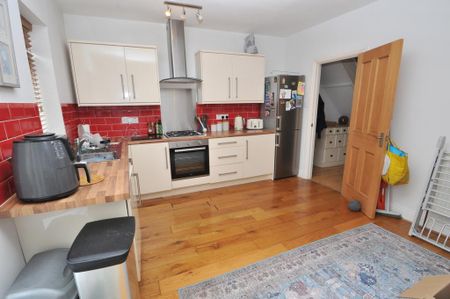 2 bedroom terraced house to rent - Photo 4