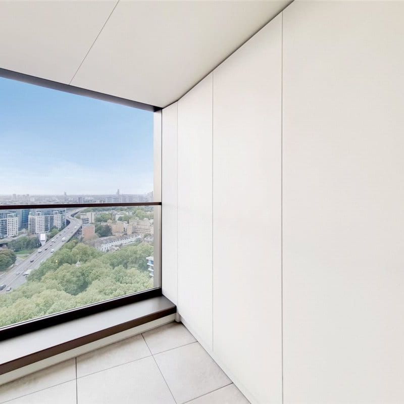 A modern and bright three double bedroom, two bathroom twentieth floor apartment located within a luxury new build development just opposite Edgware Road tube station. EPC rating: B - Photo 1