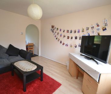 References Pending - 2 bed Semi-Detached House - Photo 1