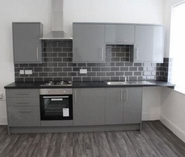 3 bedroom flat to rent - Photo 3