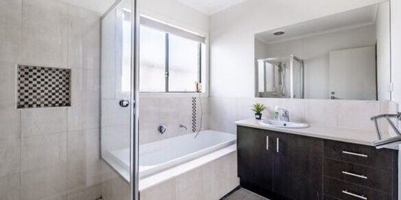 Cranbourne North - Photo 3