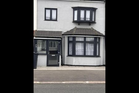 Room in a Shared House, Quebec Road, IG2 - Photo 4