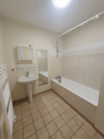 Location Appartement 4 pièces 80m² CHANAS 38150 - Photo 2