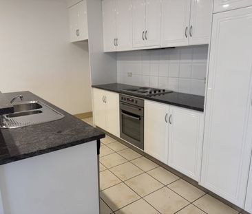 Neat 3 Bedroom 2 Bathroom Home With Solar Panels - Photo 6