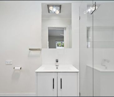 Spacious Family Home in Peaceful Birkdale Pocket - Photo 5