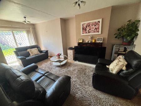 3 bedroom semi-detached house to rent - Photo 2