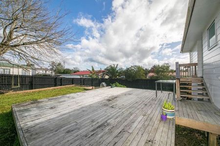 Lovely open plan home bathed in sun - Photo 3