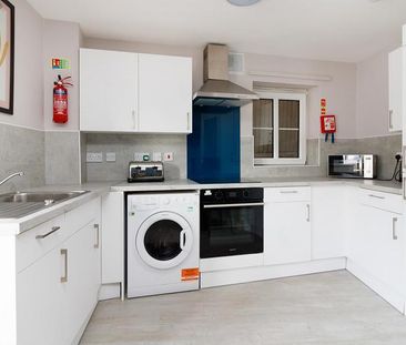 3 bedroom apartment to rent - Photo 3