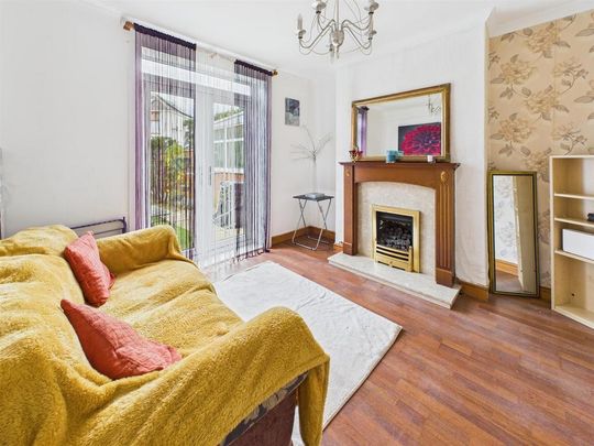 3 bedroom end of terrace house to rent - Photo 1