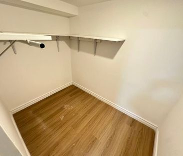 For Lease - 12 Goldsmith Crescent, Newmarket, Ontario - Photo 4