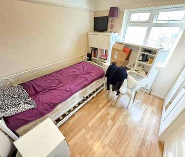 2 Bed Terraced House, Ingleton Road, N18 - Photo 4