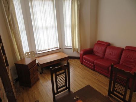 Flat 1, 86 Malone Avenue, Malone Road, BT96ES, Belfast - Photo 4