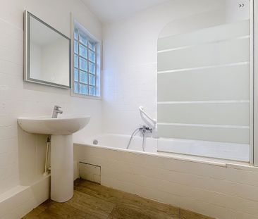 Location Appartement 2 pièces 51m² CANNES 06400 - Photo 4