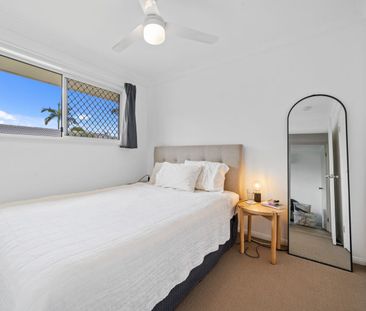 Stunning Renovated 4 Bedroom Home with Lovely Gardens in Calamvale - Photo 5