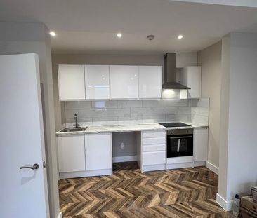 3 Bed Flat, Ecclestone Place, HA9 - Photo 6