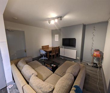 5 bedroom private hall to rent - Photo 1