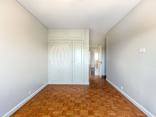 4 room luxury Apartment for rent in Campo Grande, Lisbon - Photo 1