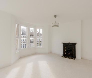 Sorry, no sharers! - A beautifully presented three double bedroom p... - Photo 3