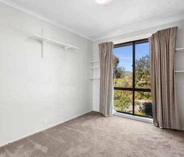 Spacious Family Home with Views in Peaceful Cul-de-Sac - Photo 5