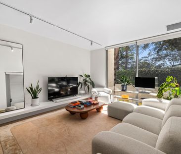 Courtyard Apartment in Prime Waterloo Location - Photo 2