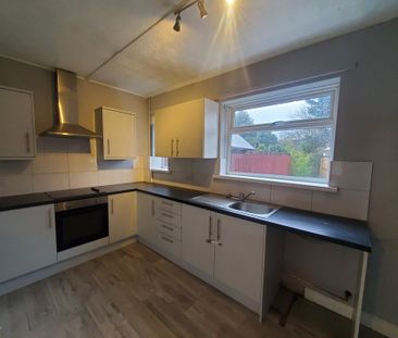 2 bedroom semi-detached house to rent - Photo 5