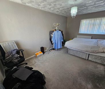 Price £1,200 pcm - Available Now - Part Furnished - Photo 1