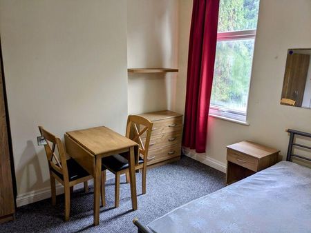 3 bedroom terraced house to rent - Photo 2