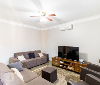Casa para alugar com 340m², 5 quartos e 4 vagas - Foto 2