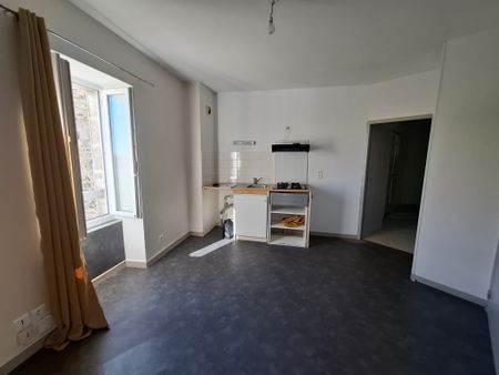 Location Appartement 2 pièces 34m² BARBEZIEUX ST HILAIRE 16300 - Photo 3