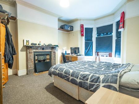 3 bedroom flat to rent - Photo 4