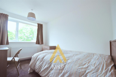 4 bedroom terraced house to rent - Photo 4