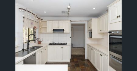 8 Fastnet Ct, Hallett Cove, SA 5158 - Photo 4