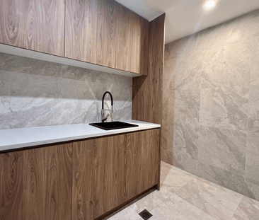 Spacious & Stylish 5 Bedroom Home in Prime Location - Photo 3