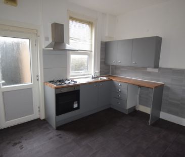 To Let 2 Bed End Terraced House - Photo 4